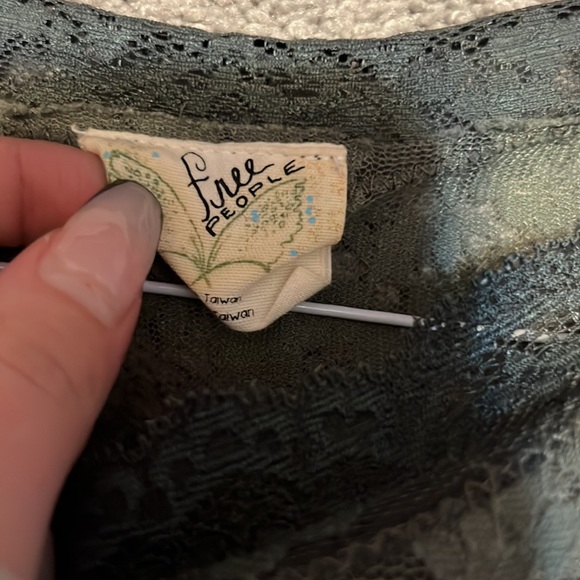 this is an violet exact - Picture 2 of 2